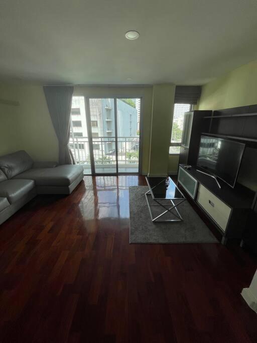 Delightful Condo In Central Location At Sukhumvit 49 กรุงเทพมหานคร ภายนอก รูปภาพ